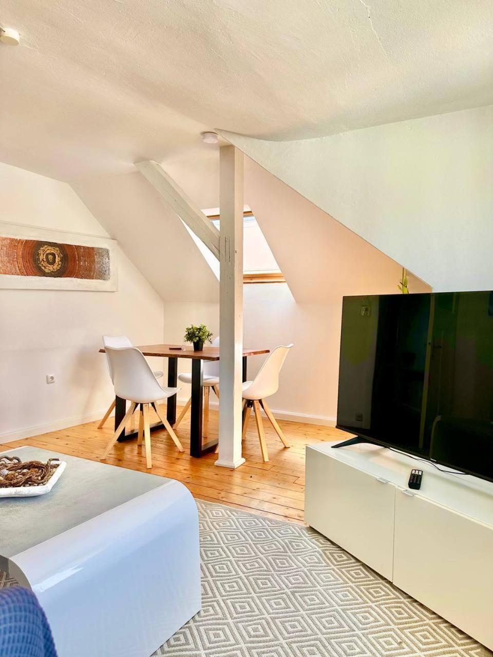 Schoenes City-Apartment Mit 2 Schlafzimmer, Parkplatz, Ruhig Und Hell, D46-Dg Ольденбург Экстерьер фото