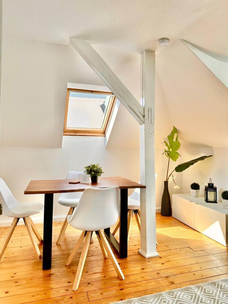 Schoenes City-Apartment Mit 2 Schlafzimmer, Parkplatz, Ruhig Und Hell, D46-Dg Ольденбург Экстерьер фото