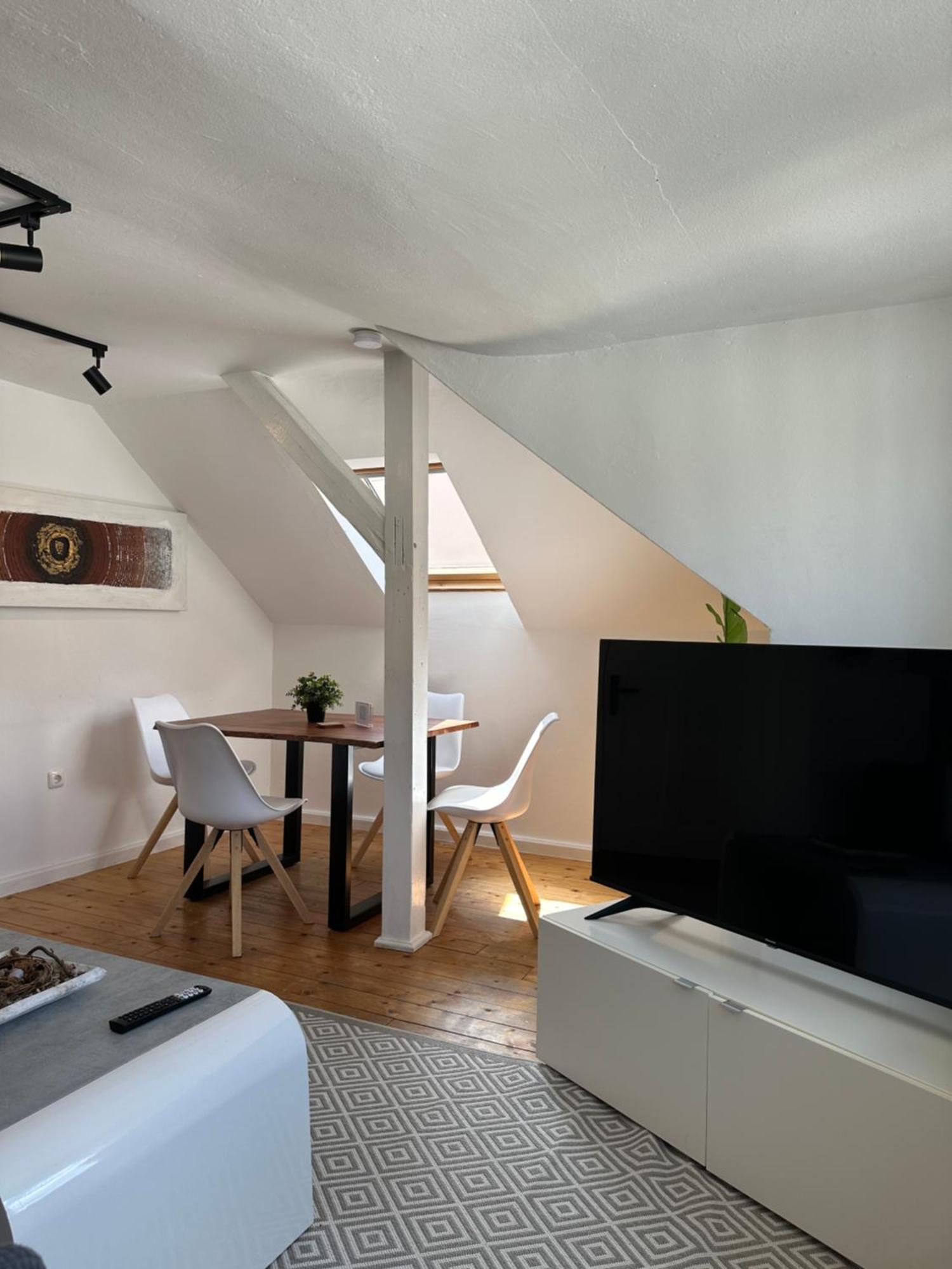 Schoenes City-Apartment Mit 2 Schlafzimmer, Parkplatz, Ruhig Und Hell, D46-Dg Ольденбург Экстерьер фото